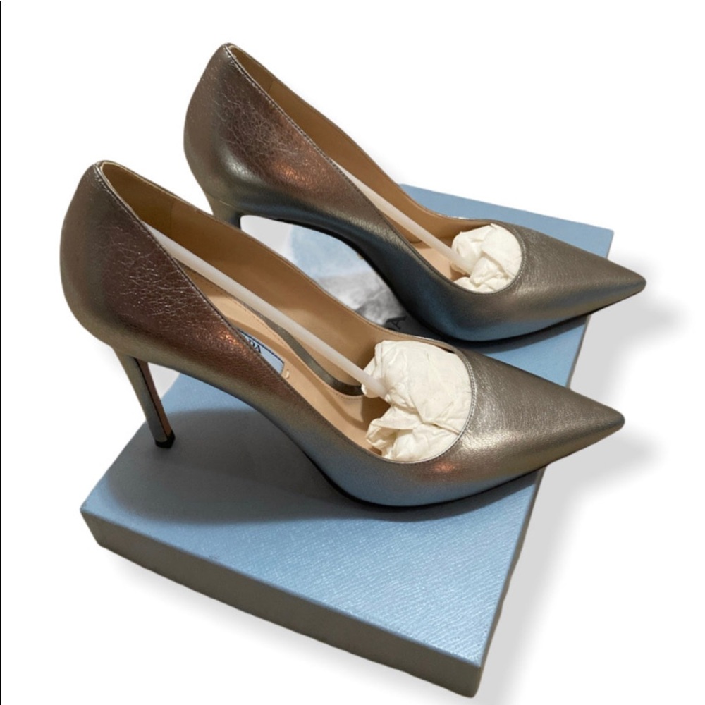 Prada heels. Size 40. Fits like a 39.